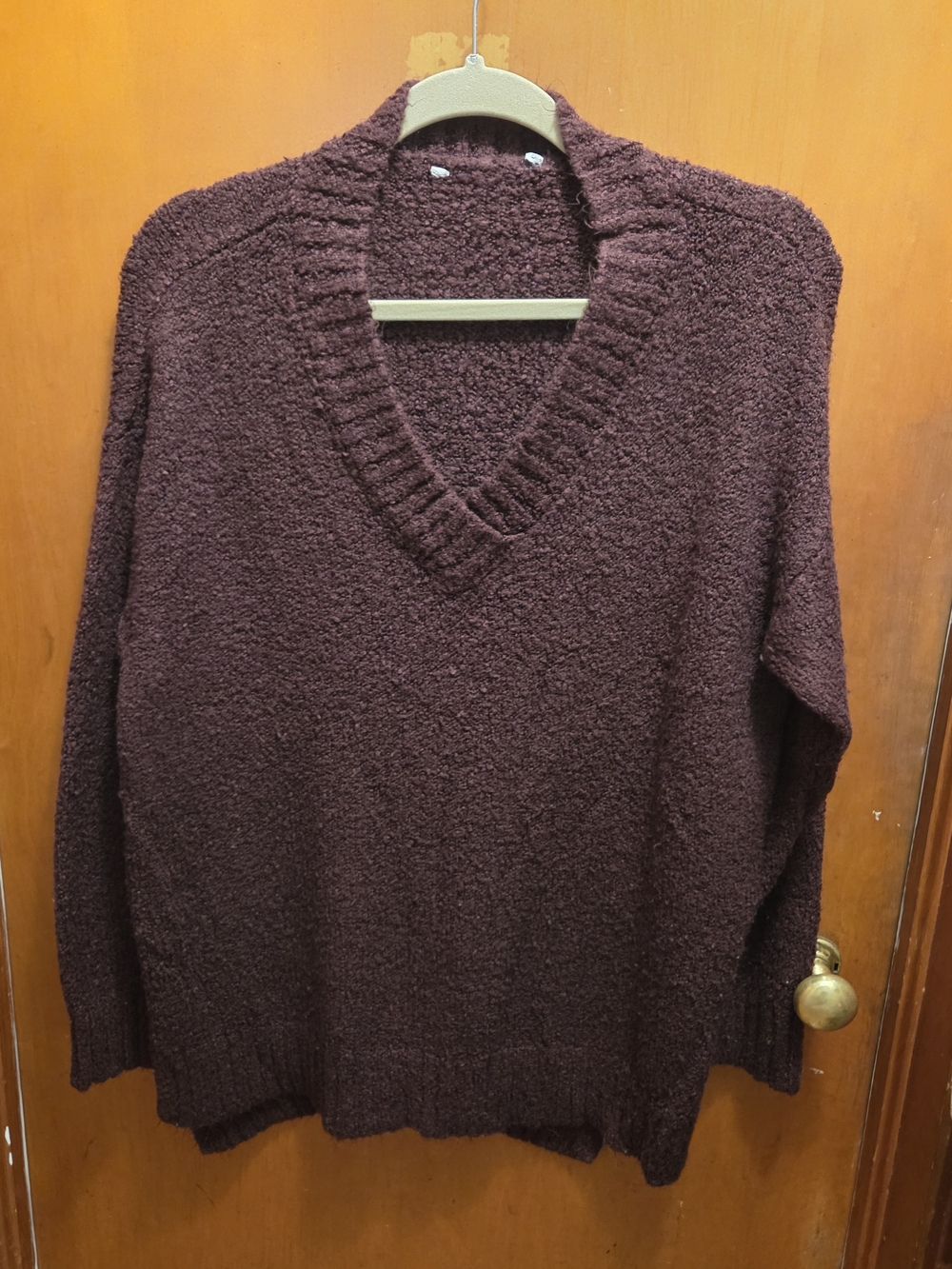 Ladies's V-Neck Bouclé Sweater in Burgundy - Size 14/16